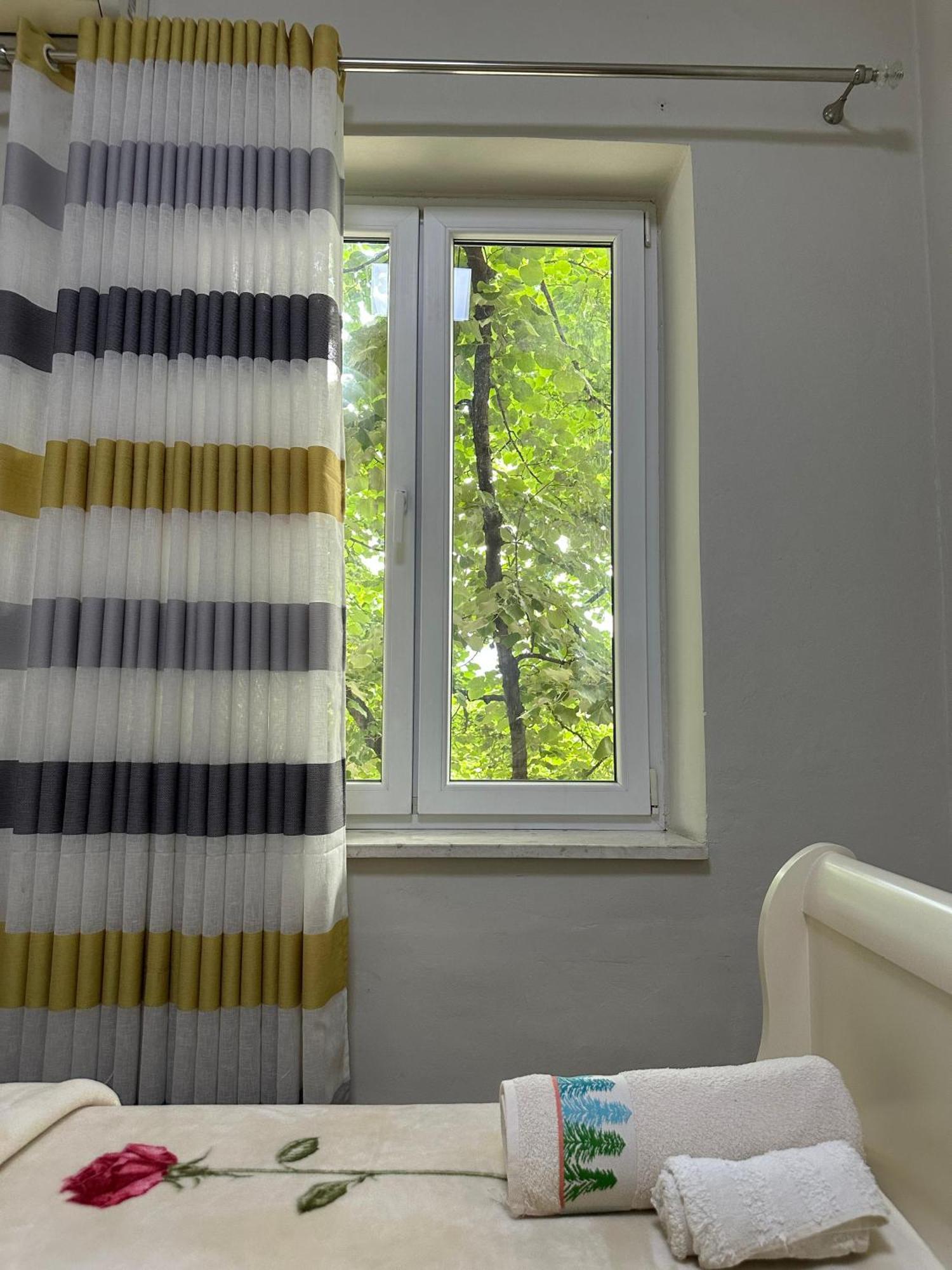 Kelly's Cozy Hideaway - Apartman Tirana